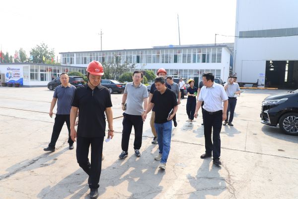 哈工大產學研團隊及輝縣市市長走進騰飛鑄鋼！